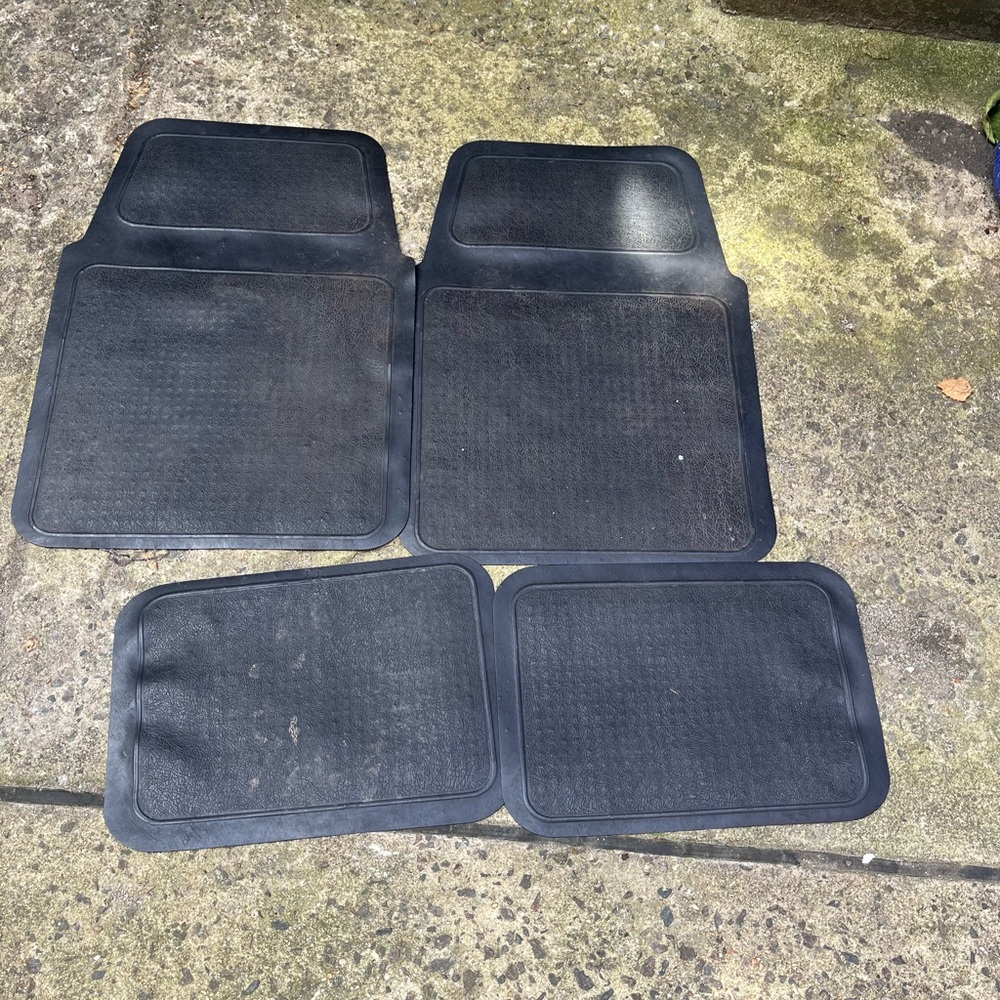 All winter car mats 4